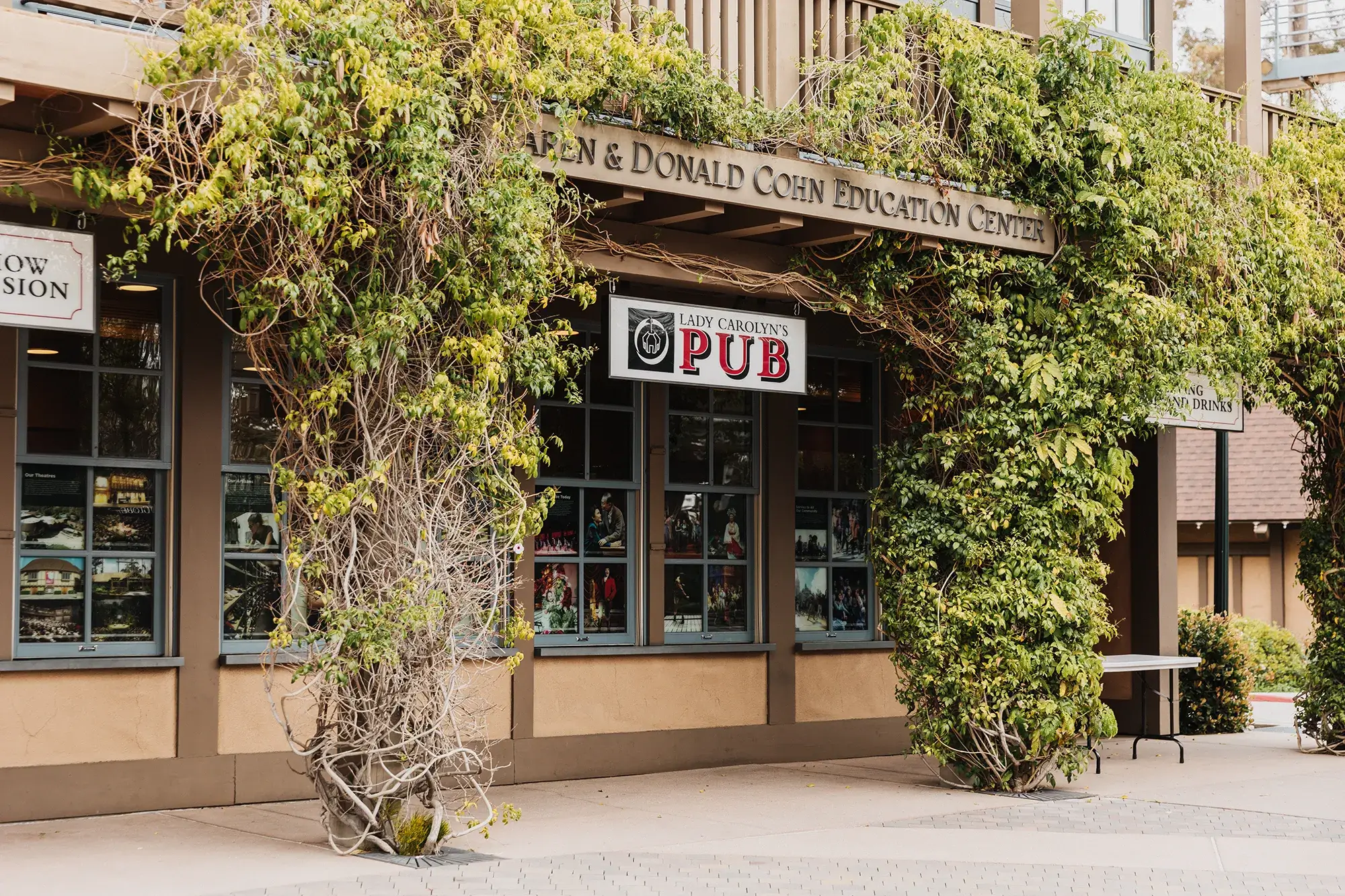 Lady Carolyn Pub